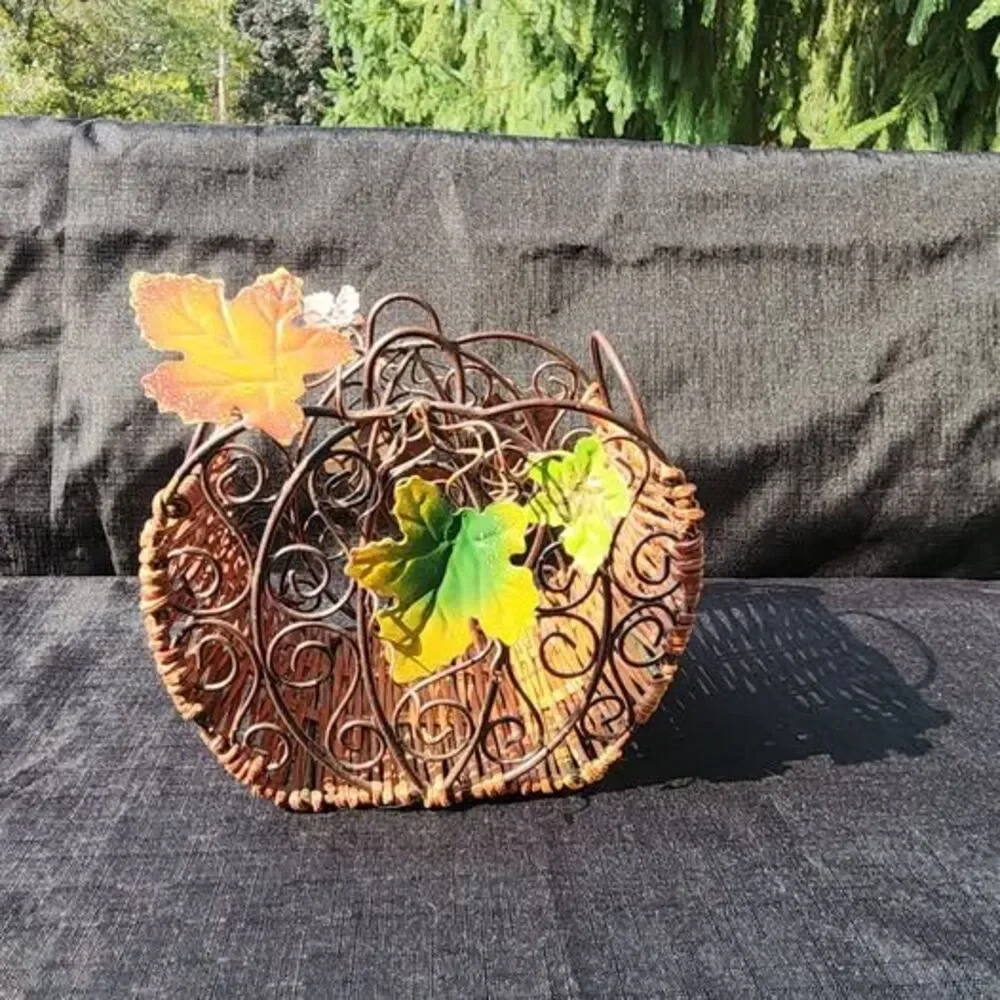 Unbranded wire pumpkin